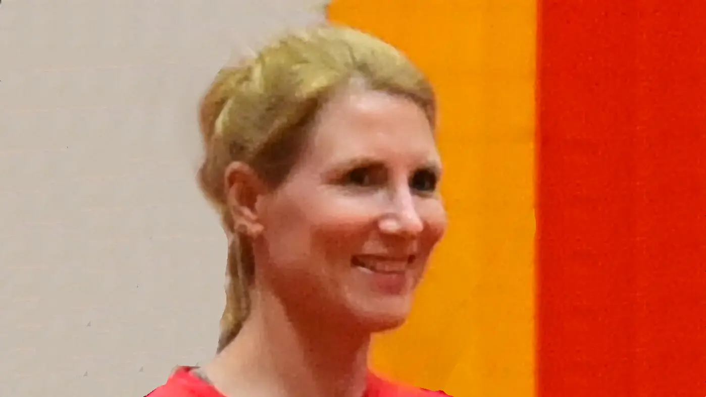 Universal mit starker Annahme und Abwehr