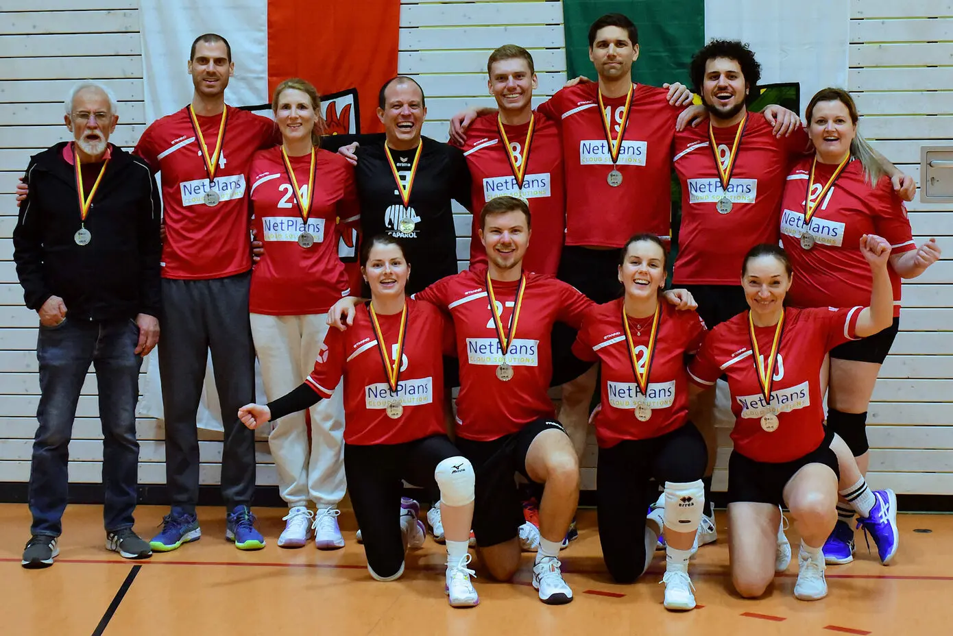 Volleyball ist eine Mannschaftssportart - das Team steht im Vordergrund
						