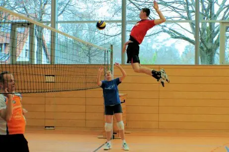 1500-SC-Baden-Baden-Mixed-Volleyball-Schraege-Seite-Hochsprungwettbewerb.jpg