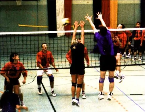 2002-SC-Baden-Baden-Mixed-Volleyball-DM-Angriff.jpg